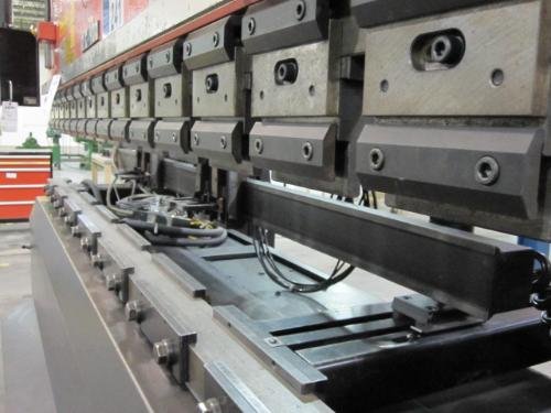 110 Ton, AMADA RG100, 118 OVERALL BED, NC9EXII BACKGAGE, LIGHT CURTAINS, 1996