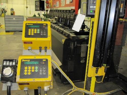 110 Ton, AMADA RG100, 118 OVERALL BED, NC9EXII BACKGAGE, LIGHT CURTAINS, 1996