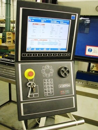 144 Ton, TRUMPF TRUMABEND V130, 2006, 8-AXIS,10' BED, HYD CLAMPING, 8 STROKE