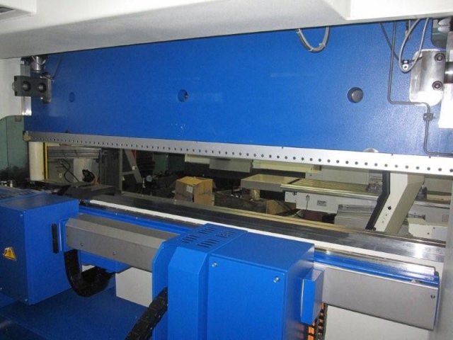 144 Ton, TRUMPF TRUMABEND V130, 2006, 8-AXIS,10' BED, HYD CLAMPING, 8 STROKE
