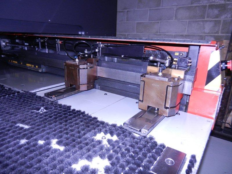 AMADA VIPROS 255, 22 Ton,FANUC 18P,31 STA.,3 A/I, BRUSH TABLE NEW 1997