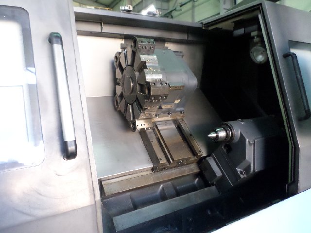 DOOSAN PUMA 400B, FANUC i, 15 Chk, 2010,5.2 BORE, 41 CC, 30 SWING,CHIP CONV