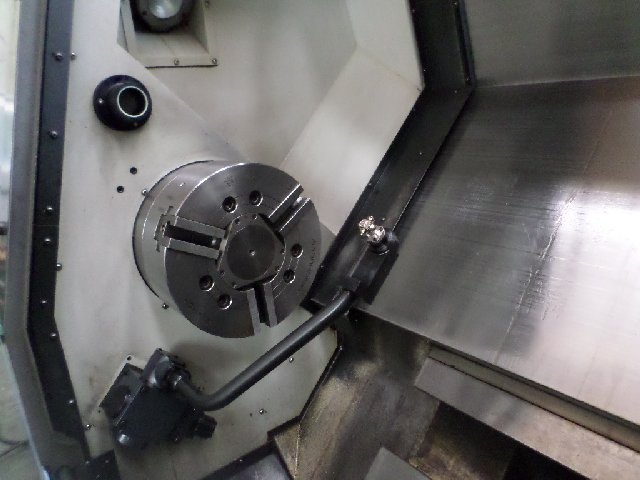 DOOSAN PUMA 400B, FANUC i, 15 Chk, 2010,5.2 BORE, 41 CC, 30 SWING,CHIP CONV